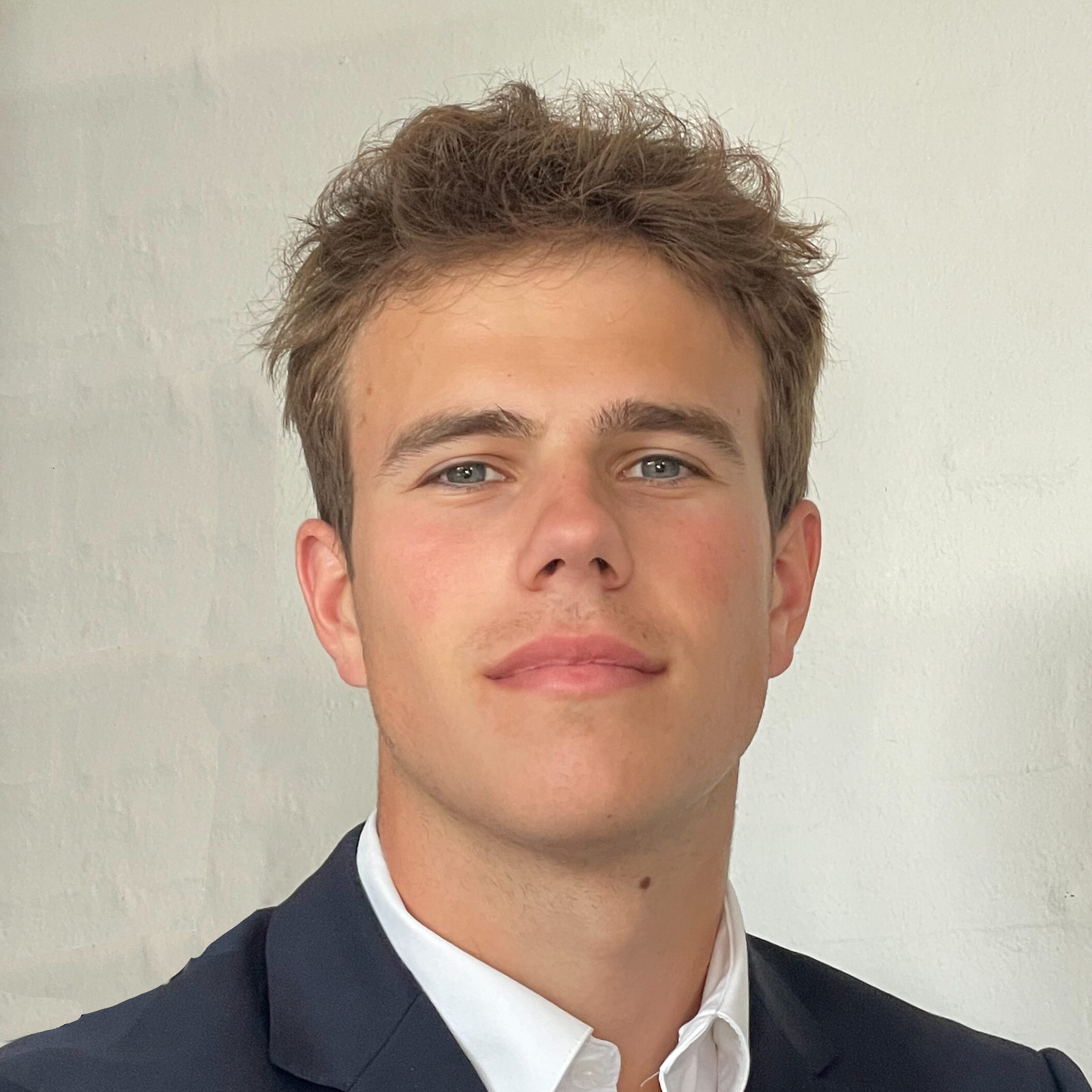 Billede af Noah Vellier, en af medejerne af det digitale markedsføringsbureau, PASED.